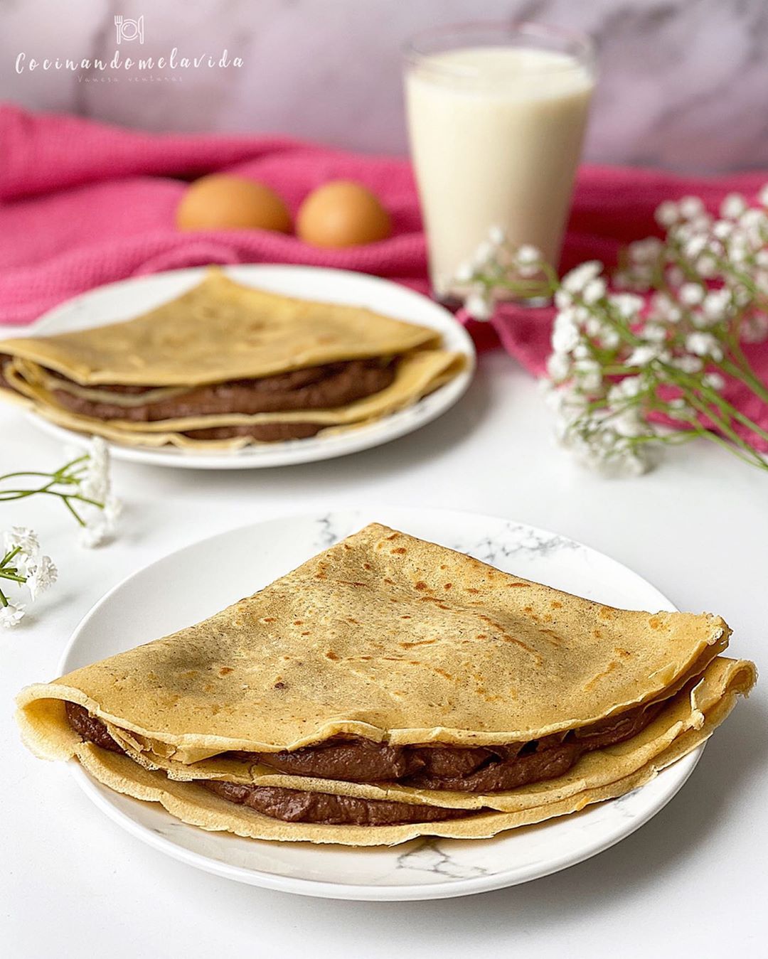 CRÉPES DE AVENA RELLENAS DE MOUSSE SALUDABLE DE CHOCOLATE