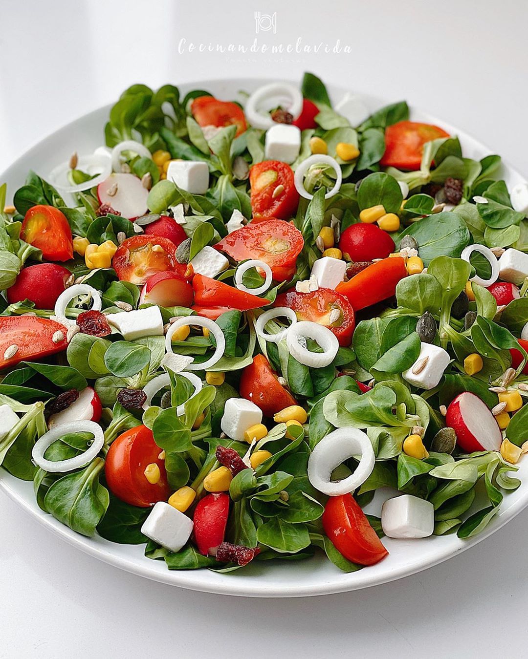 ENSALADA DE CANÓNIGOS Y TOMATES ENSALADA DE CANÓNIGOS Y TOMATES