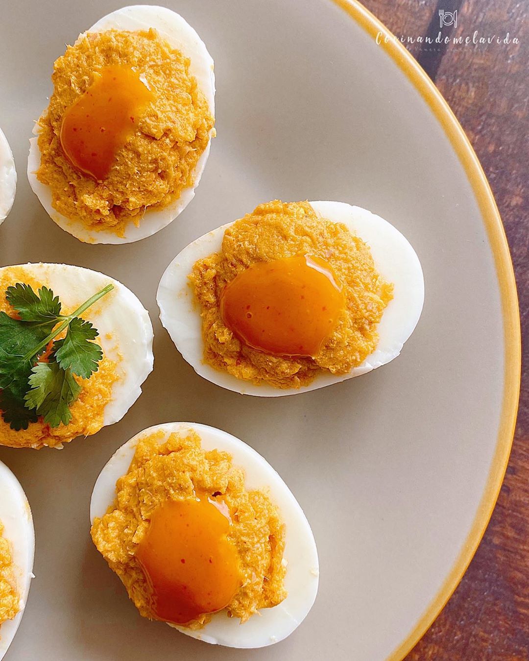 HUEVOS RELLENOS
