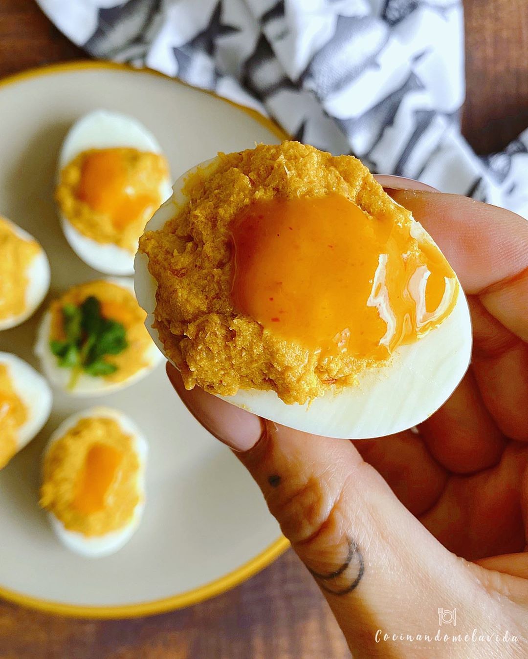 HUEVOS RELLENOS