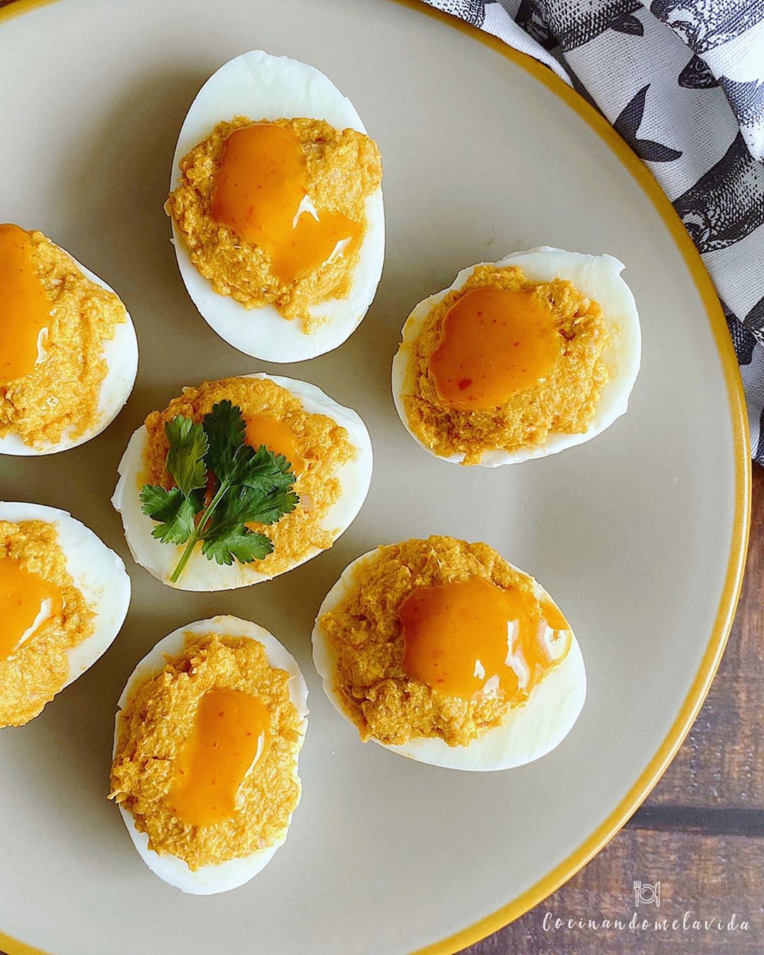 HUEVOS RELLENOS
