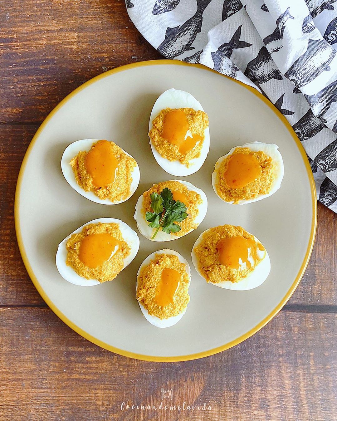 HUEVOS RELLENOS