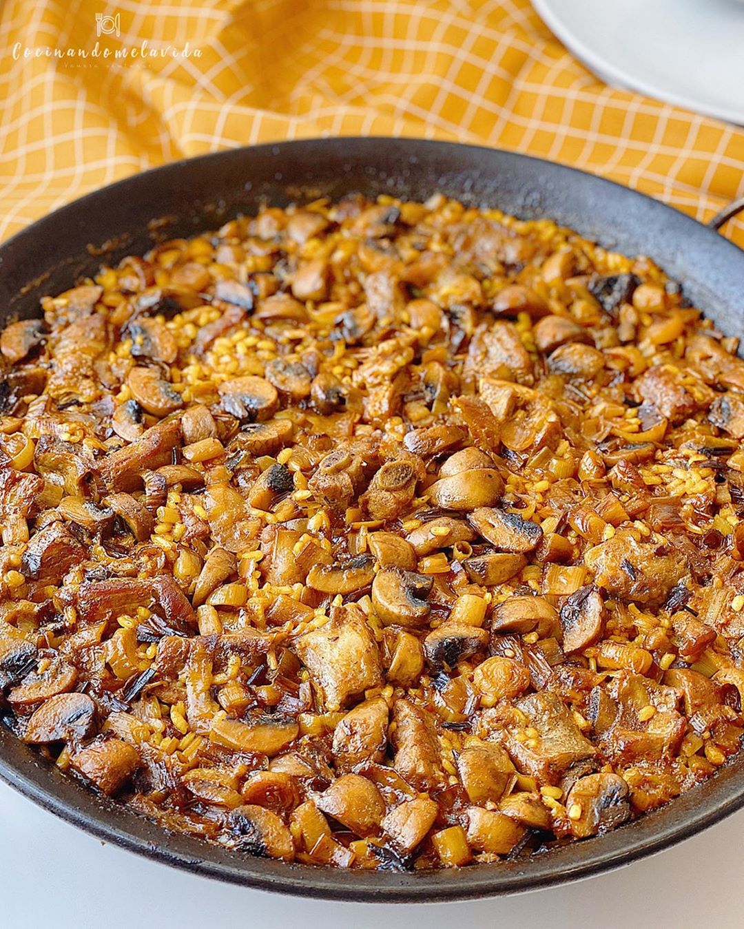 ARROZ CON COSTILLAS Y AJOS TIERNOS