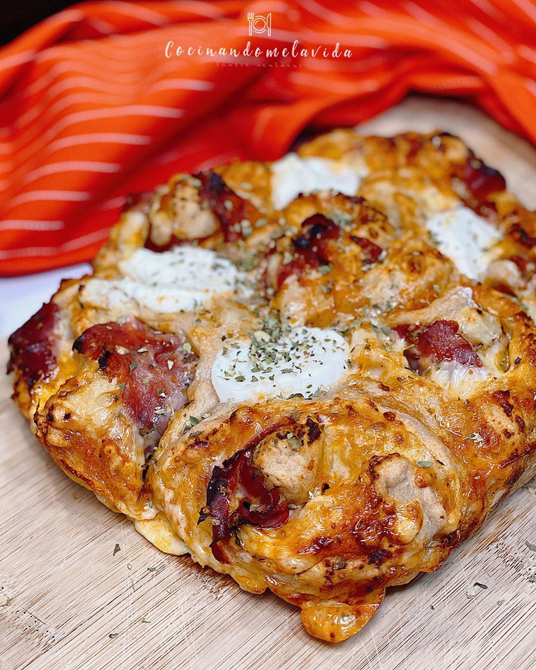 ROLLOS DE PIZZA CON JAMÓN Y QUESO