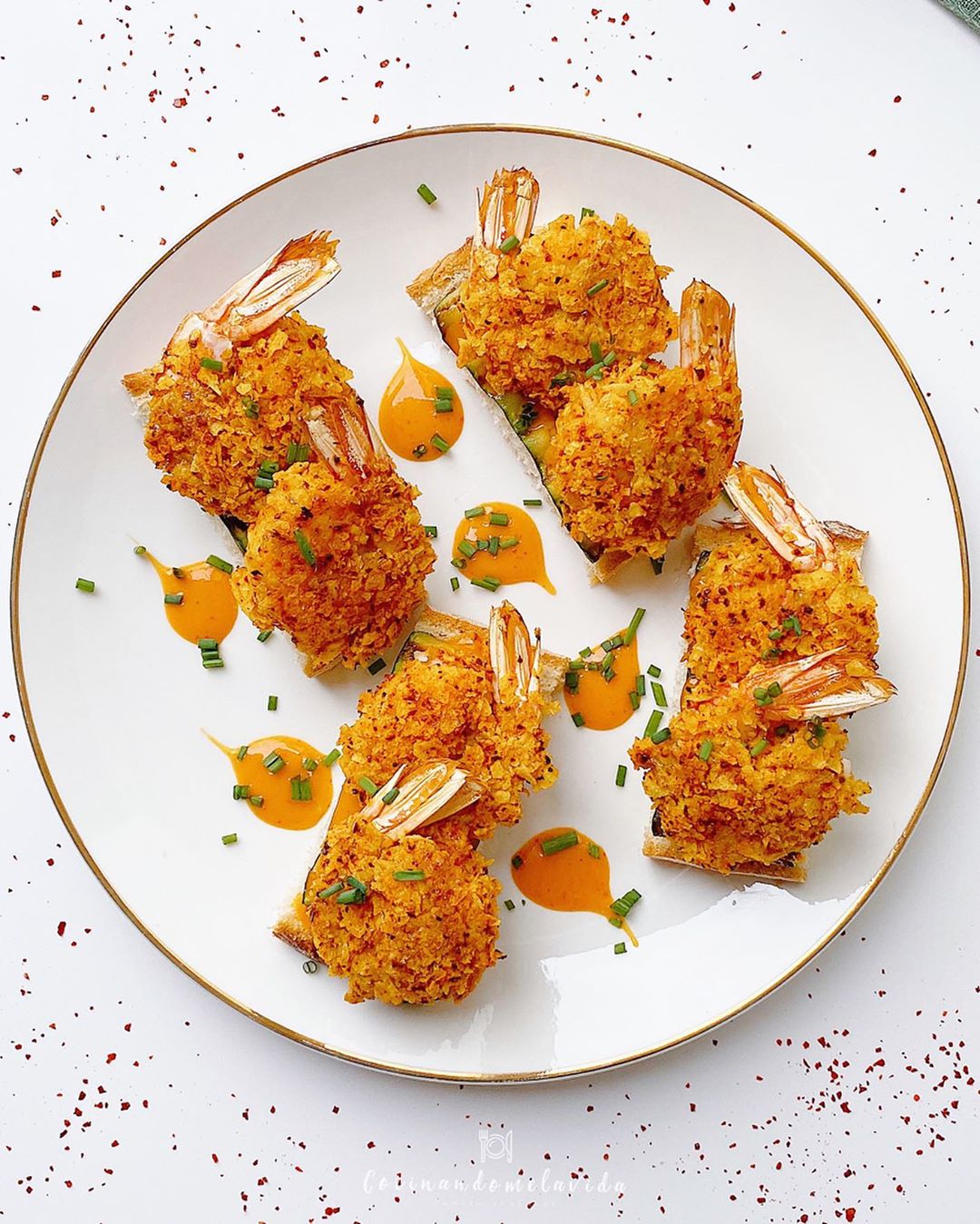 MONTADITOS DE GAMBONES REBOZADOS CON CHIPS