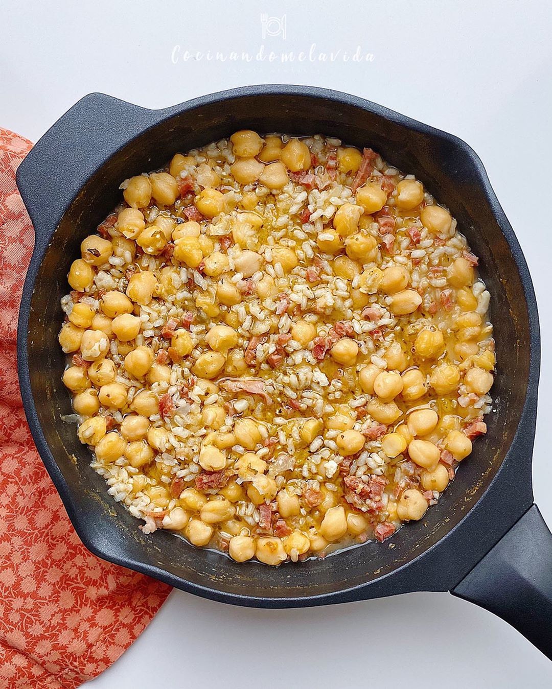 GARBANZOS CON ARROZ Y JAMÓN