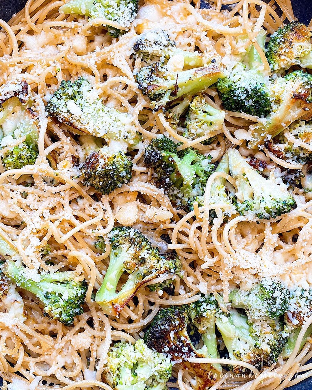 ESPAGUETIS INTEGRALES CON BRÓCOLI