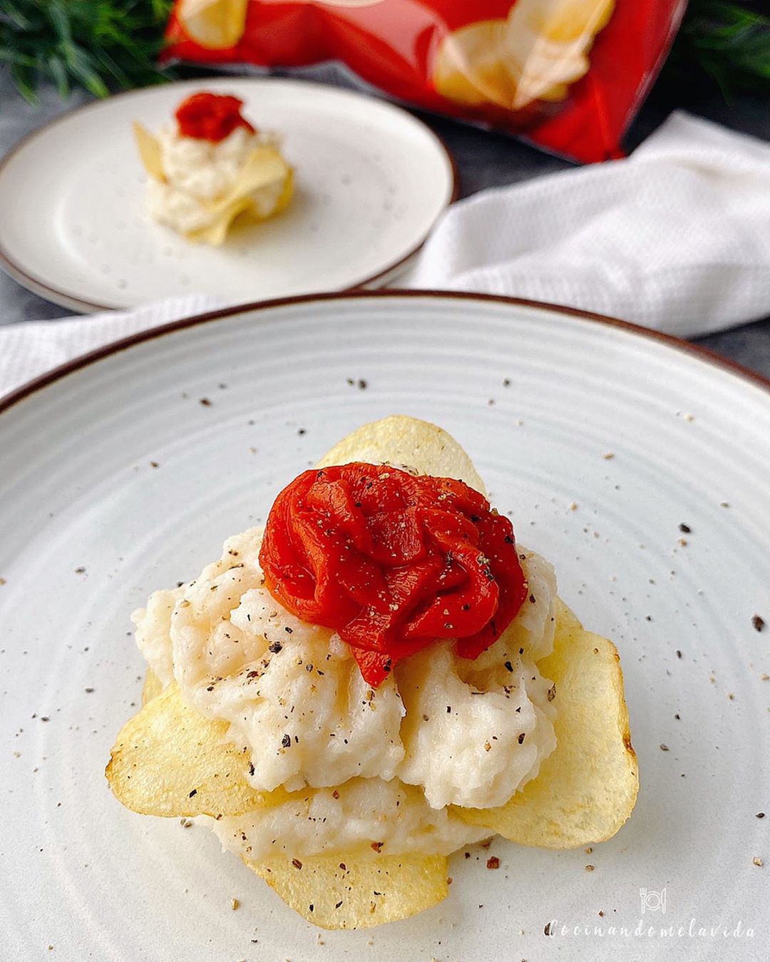 MILHOJAS DE BRANDADA DE BACALAO CON CHIPS