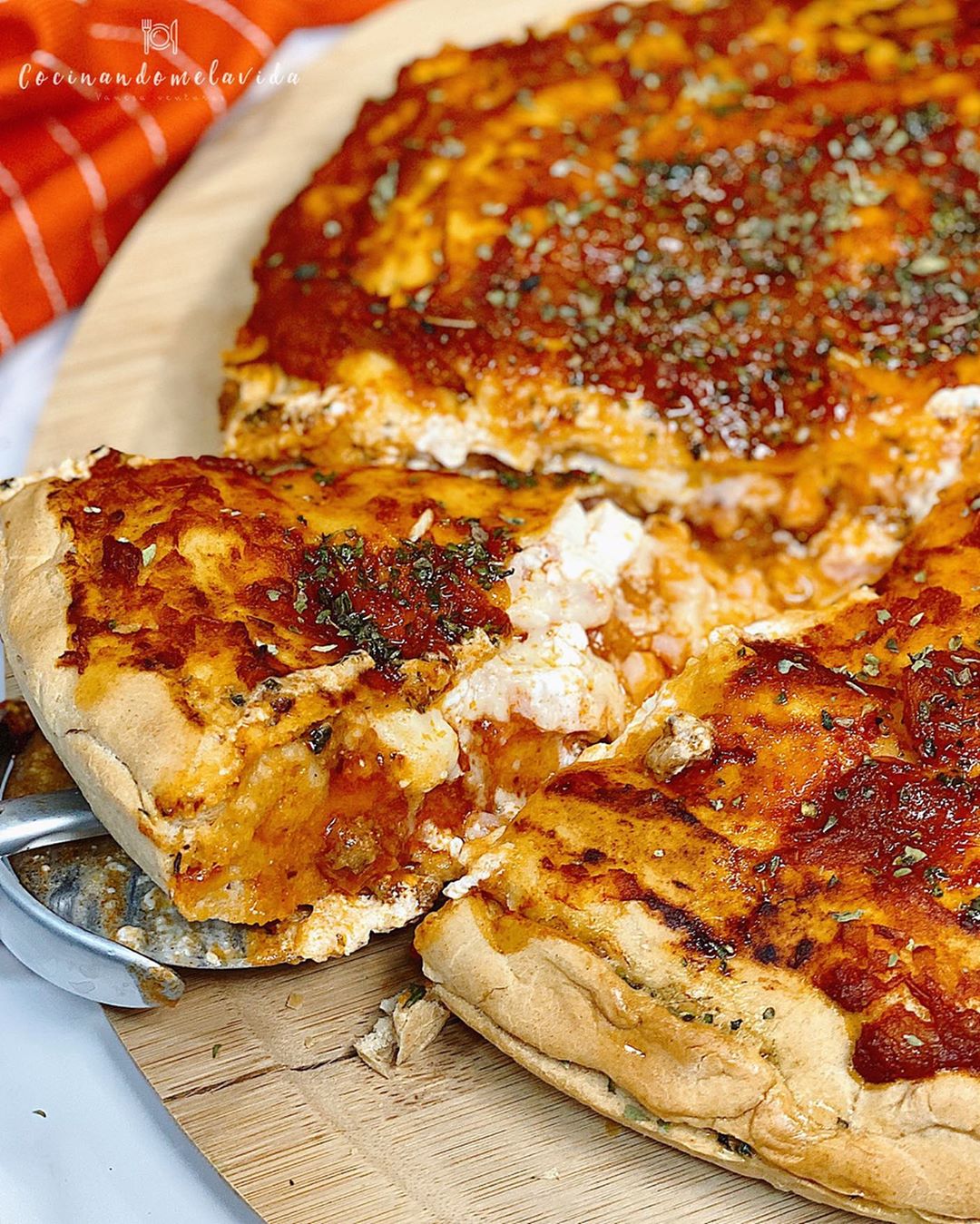 PIZZA EMPANADA A LA BOLOÑESA