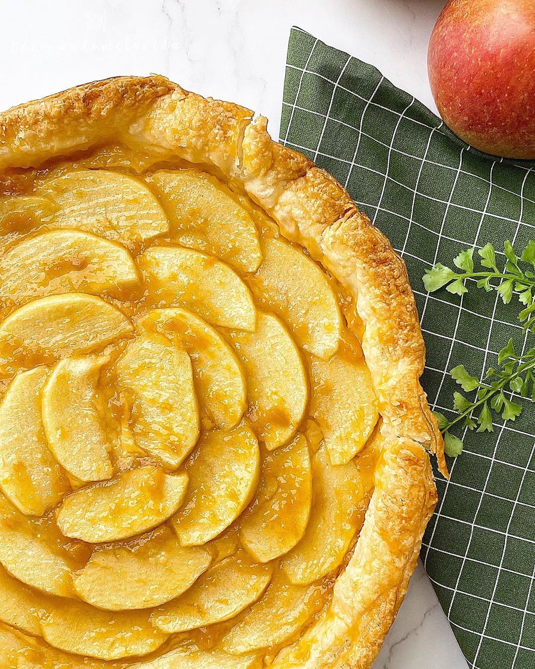 TARTA DE MANZANA Y CREMA