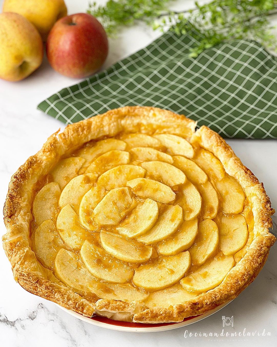 TARTA DE MANZANA Y CREMA