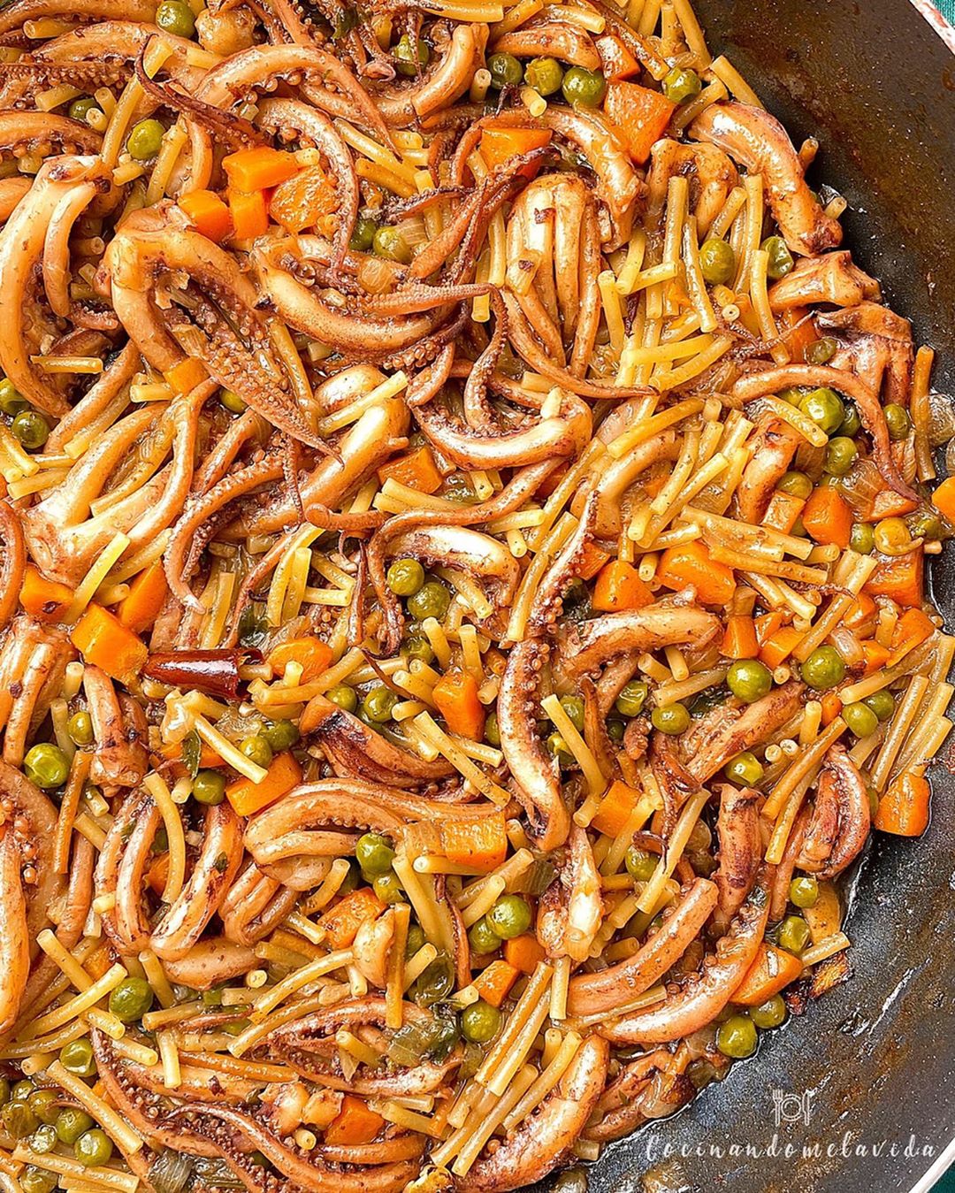 FIDEOS A LA CAZUELA CON REJOS