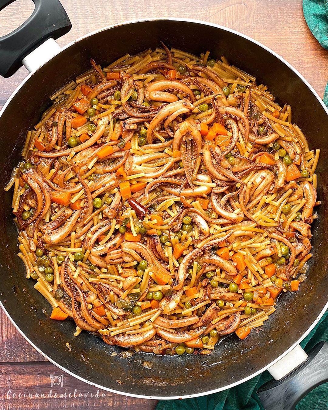 FIDEOS A LA CAZUELA CON REJOS