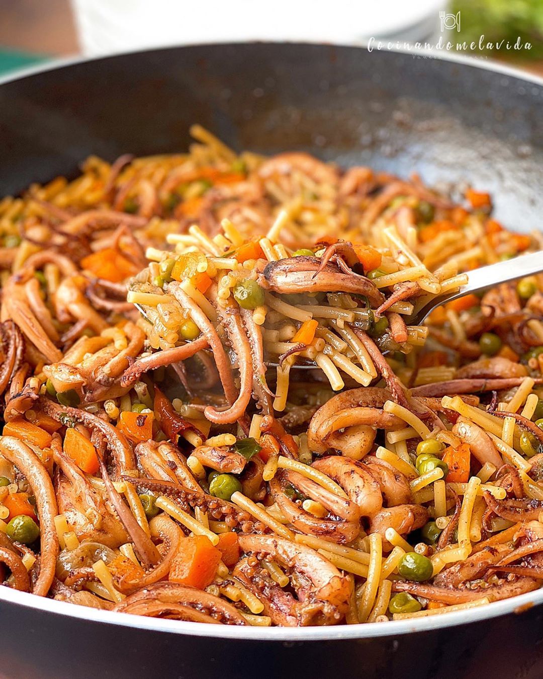 FIDEOS A LA CAZUELA CON REJOS