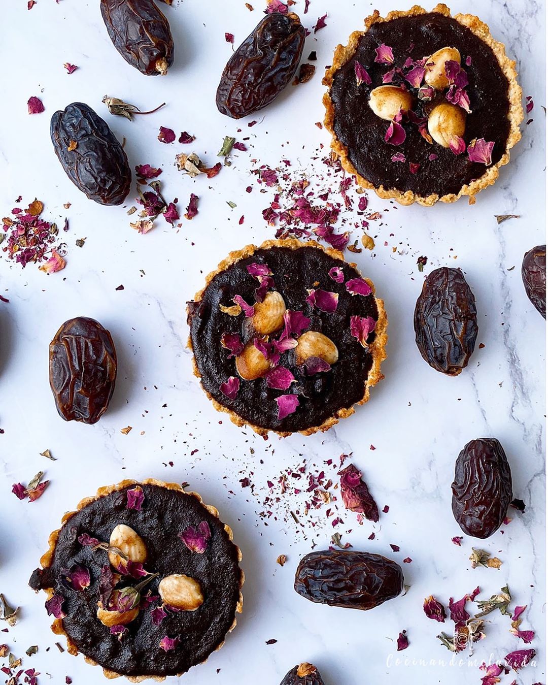 TARTALETAS DE DÁTILES Y CACAO