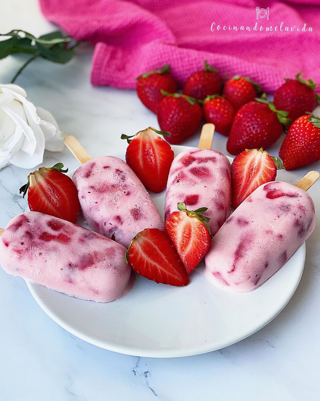 HELADO DE FRESA Y YOGUR