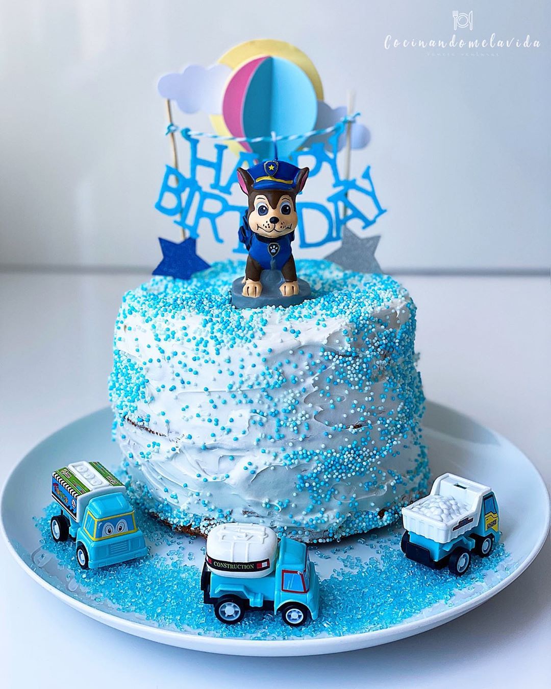 TARTA DE CUMPLEAÑOS CON NATA VEGETAL