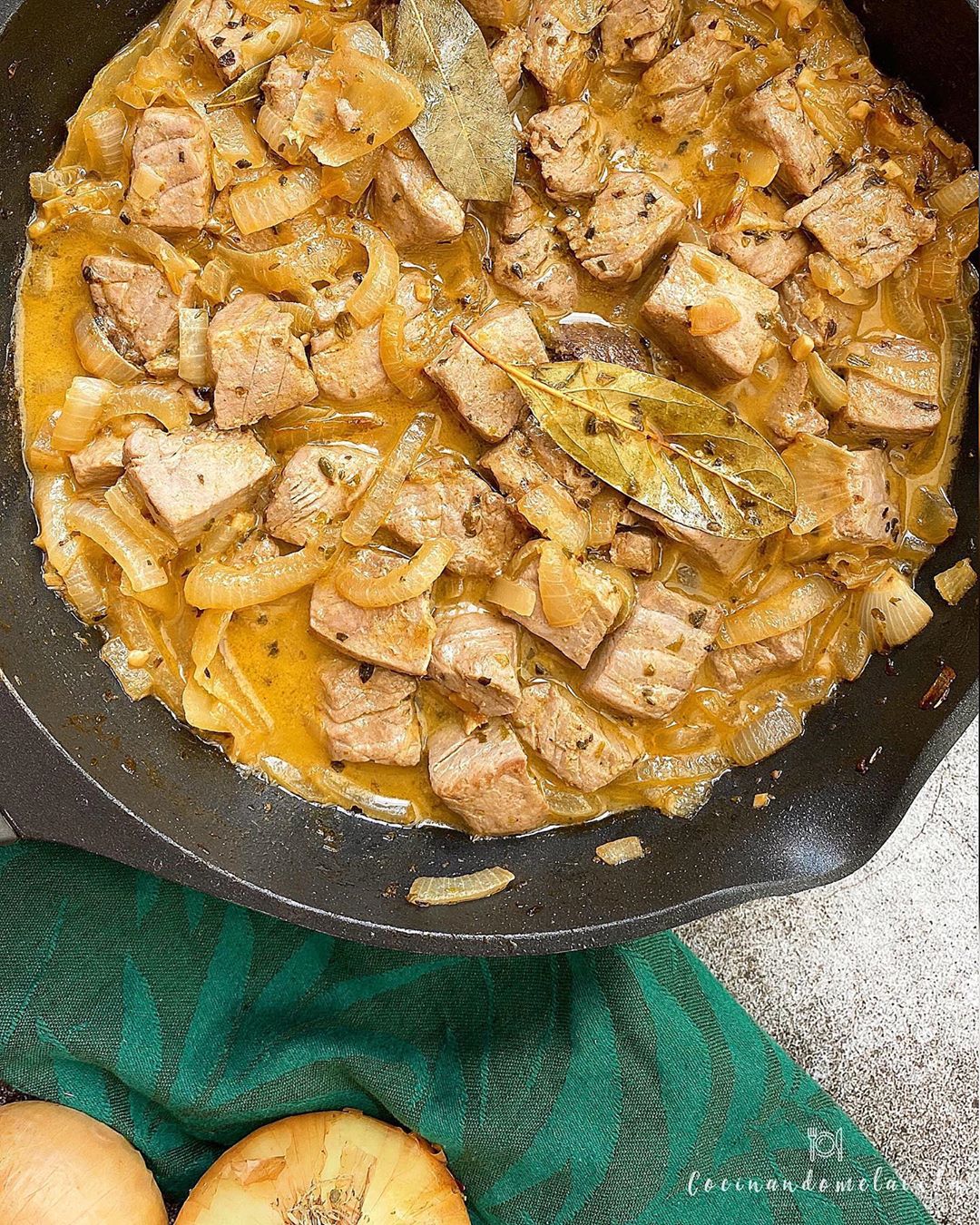 ATÚN ENCEBOLLADO