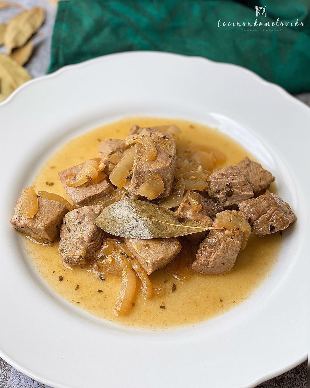 ATÚN ENCEBOLLADO