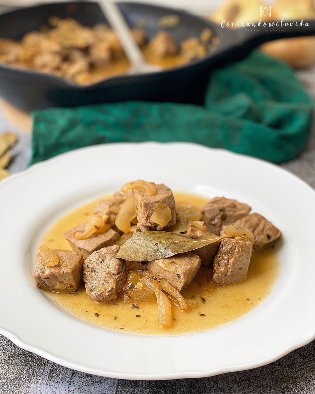 ATÚN ENCEBOLLADO