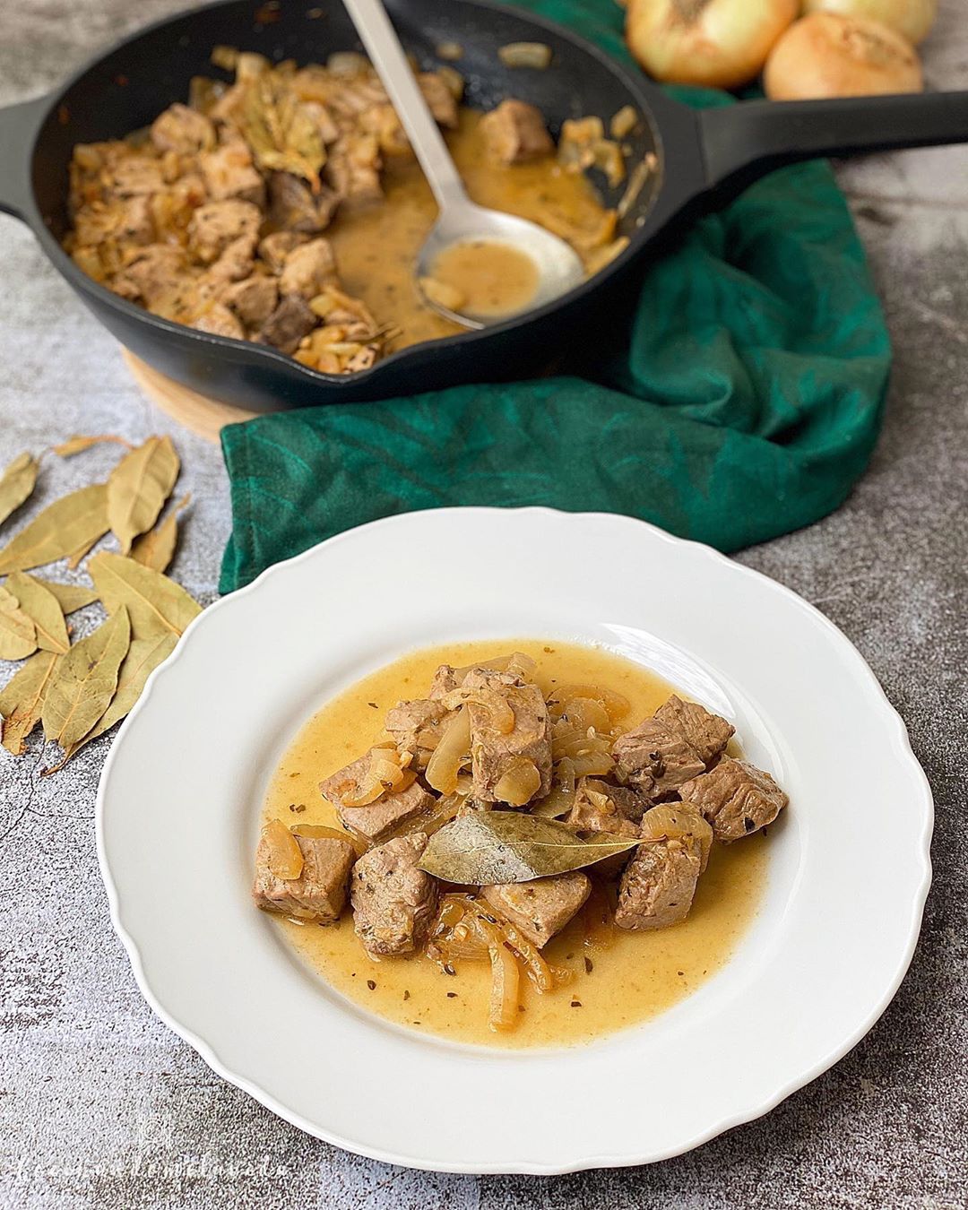 ATÚN ENCEBOLLADO