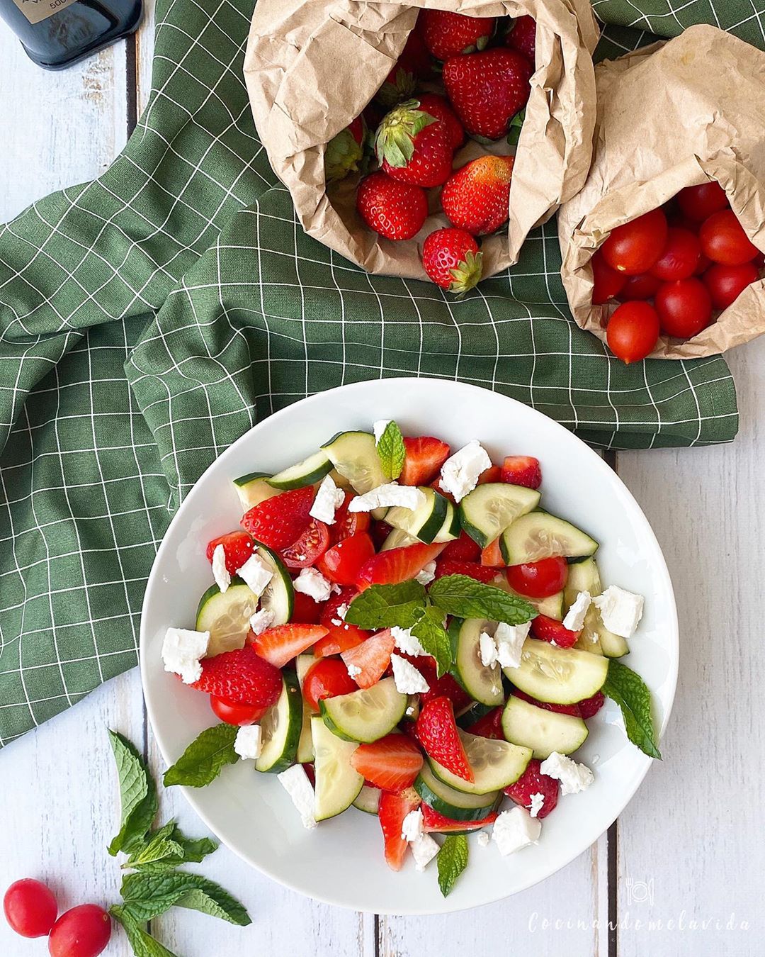 ENSALADA DE PEPINO Y FRESAS ENSALADA DE PEPINO Y FRESAS