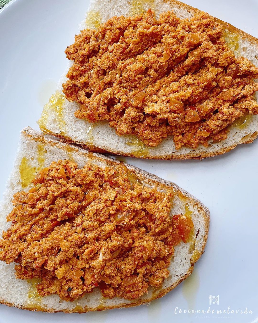 HUEVOS REVUELTOS CON TOMATE HUEVOS REVUELTOS CON TOMATE