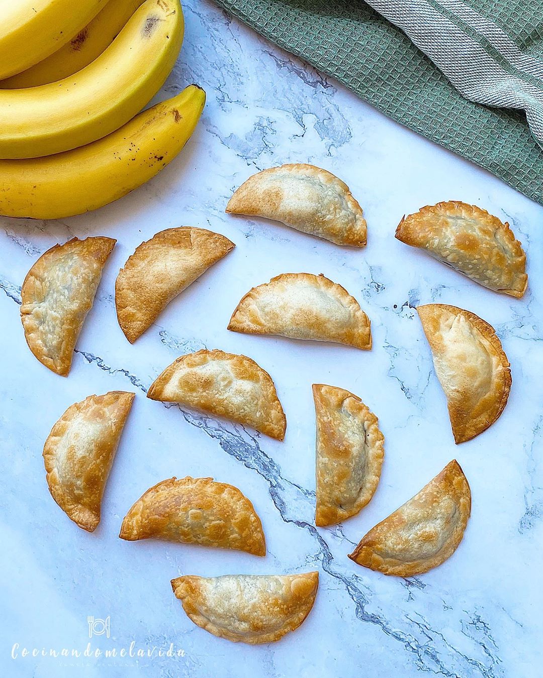 EMPANADILLAS RELLENAS DE CACAHUETE Y CHOCOLATE