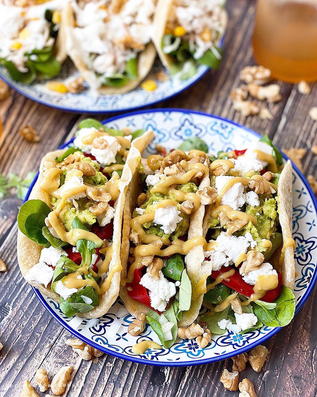 TACOS VEGETARIANOS CON NUECES Y QUESO FETA TACOS VEGETARIANOS CON NUECES Y QUESO FETA