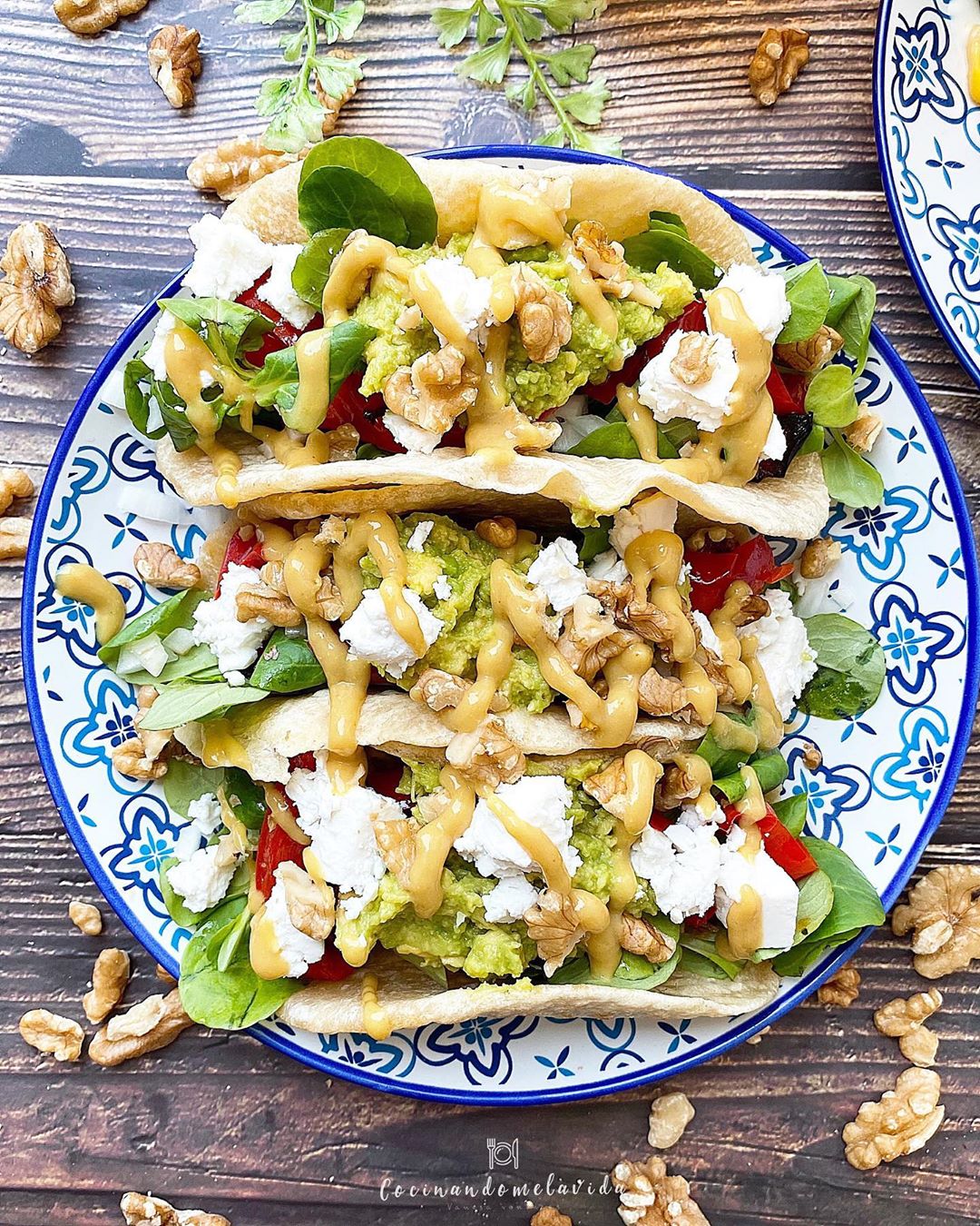 TACOS VEGETARIANOS CON NUECES Y QUESO FETA TACOS VEGETARIANOS CON NUECES Y QUESO FETA