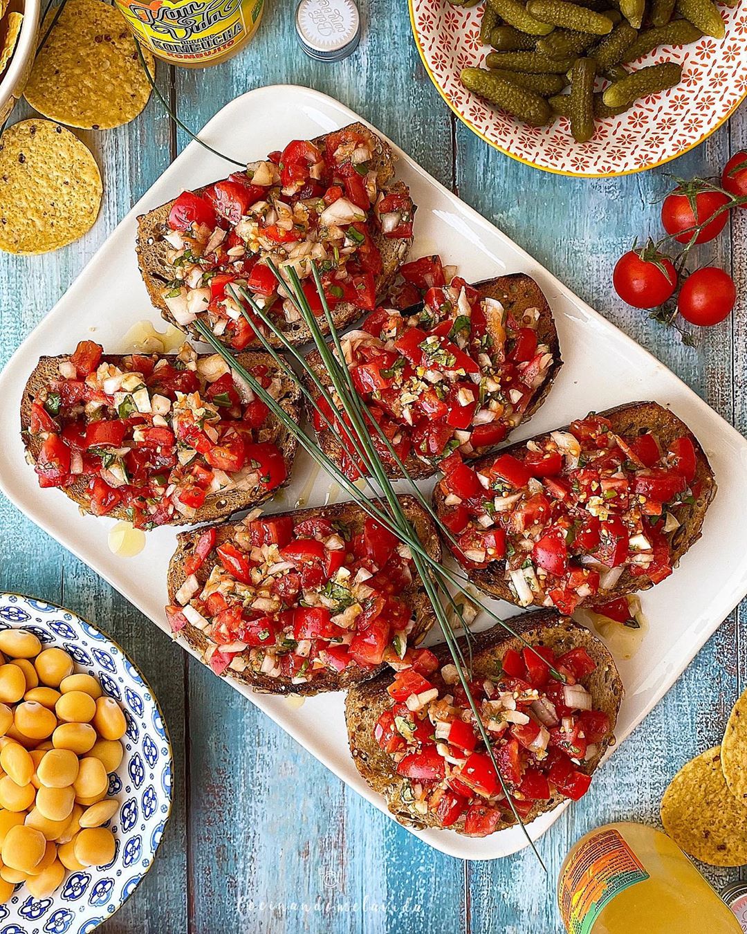 BRUSCHETTAS DE TOMATITOS BRUSCHETTAS DE TOMATITOS