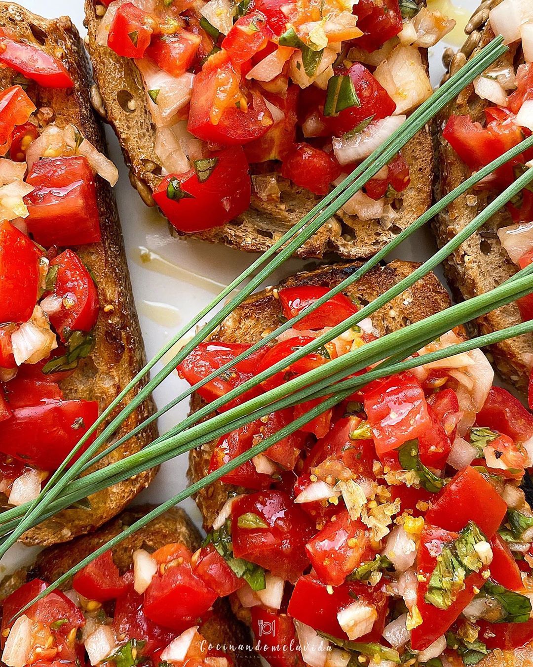 BRUSCHETTAS DE TOMATITOS BRUSCHETTAS DE TOMATITOS