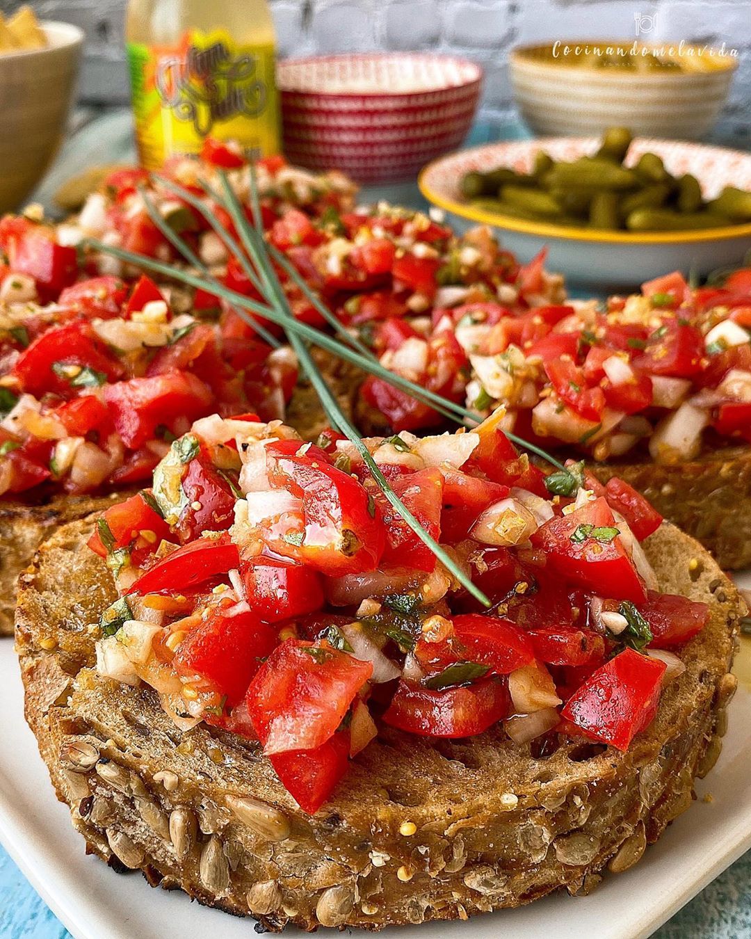 BRUSCHETTAS DE TOMATITOS BRUSCHETTAS DE TOMATITOS
