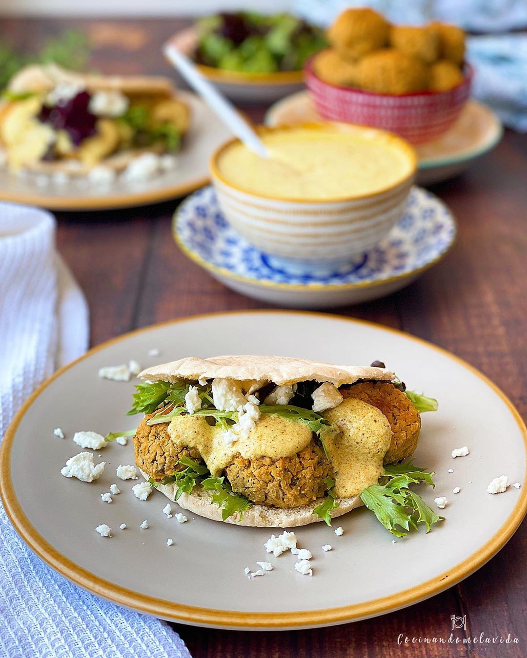 FALAFELS CON SALSA DE QUESO FRESCO AL CURRY