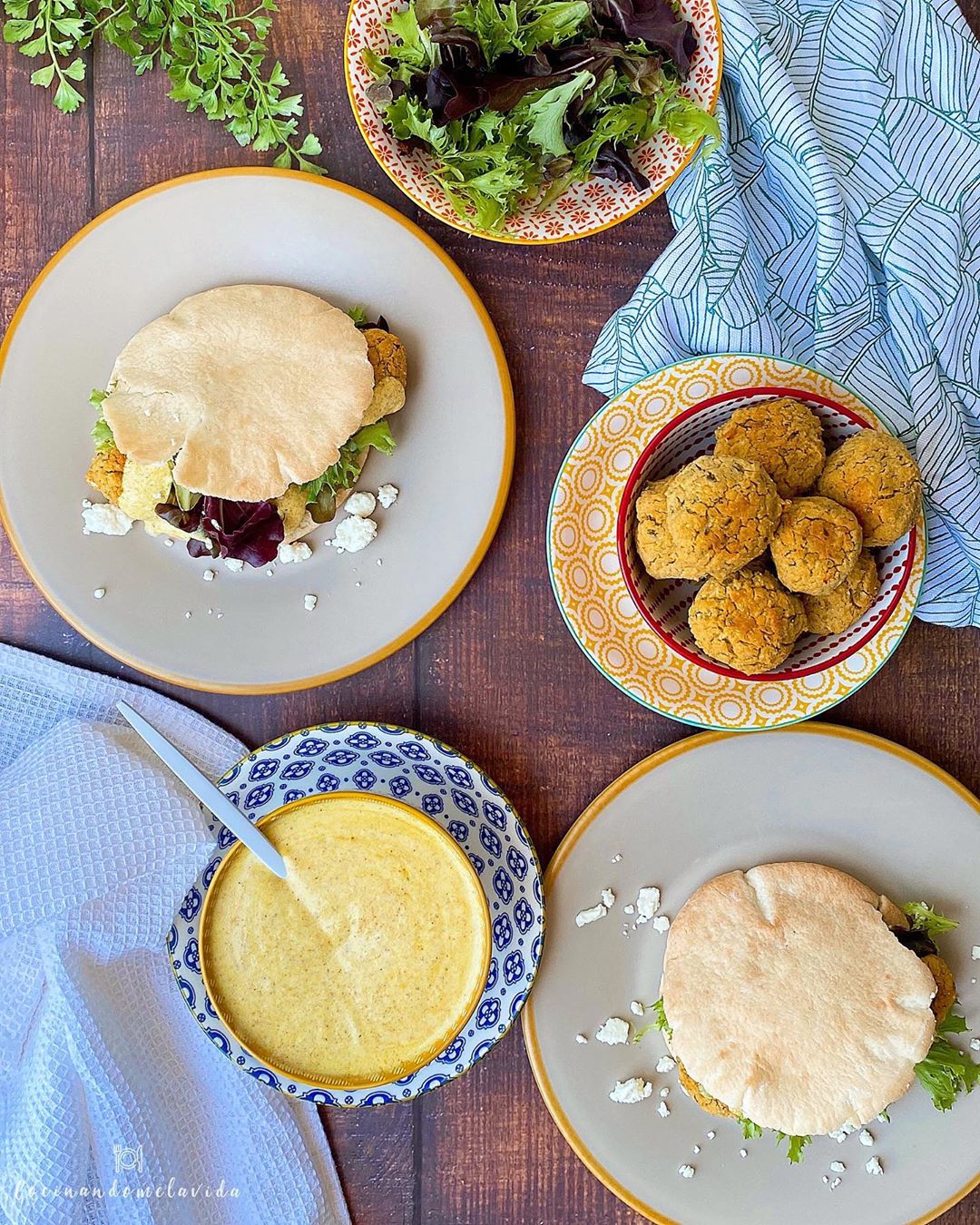 FALAFELS CON SALSA DE QUESO FRESCO AL CURRY FALAFELS CON SALSA DE QUESO FRESCO AL CURRY