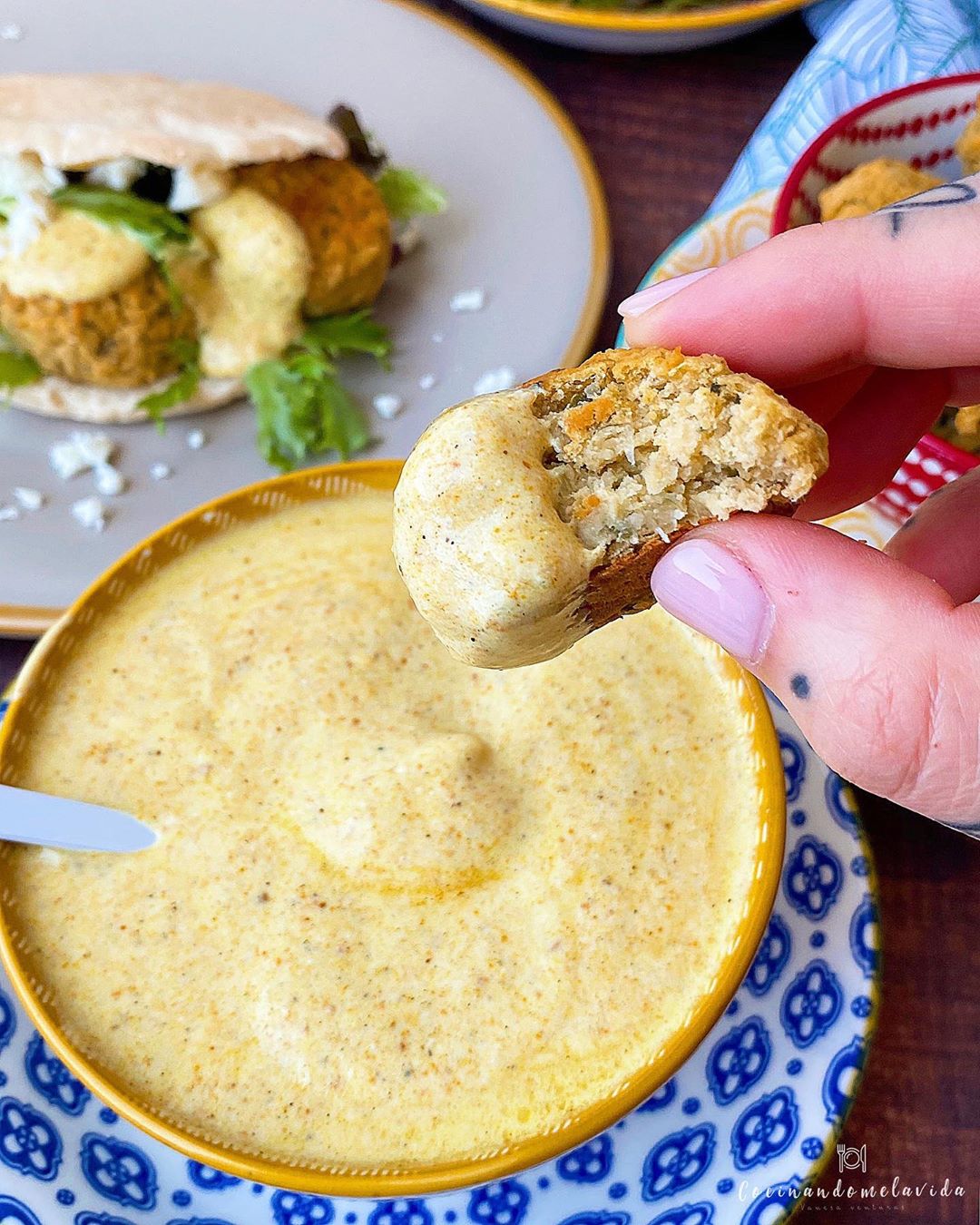 FALAFELS CON SALSA DE QUESO FRESCO AL CURRY FALAFELS CON SALSA DE QUESO FRESCO AL CURRY