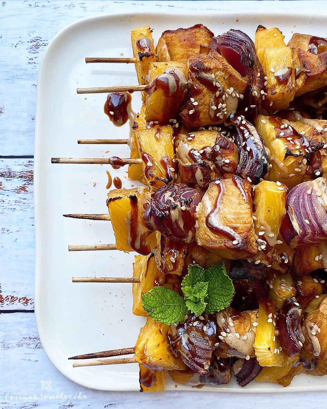 BROCHETAS DE POLLO Y PIÑA BROCHETAS DE POLLO Y PIÑA