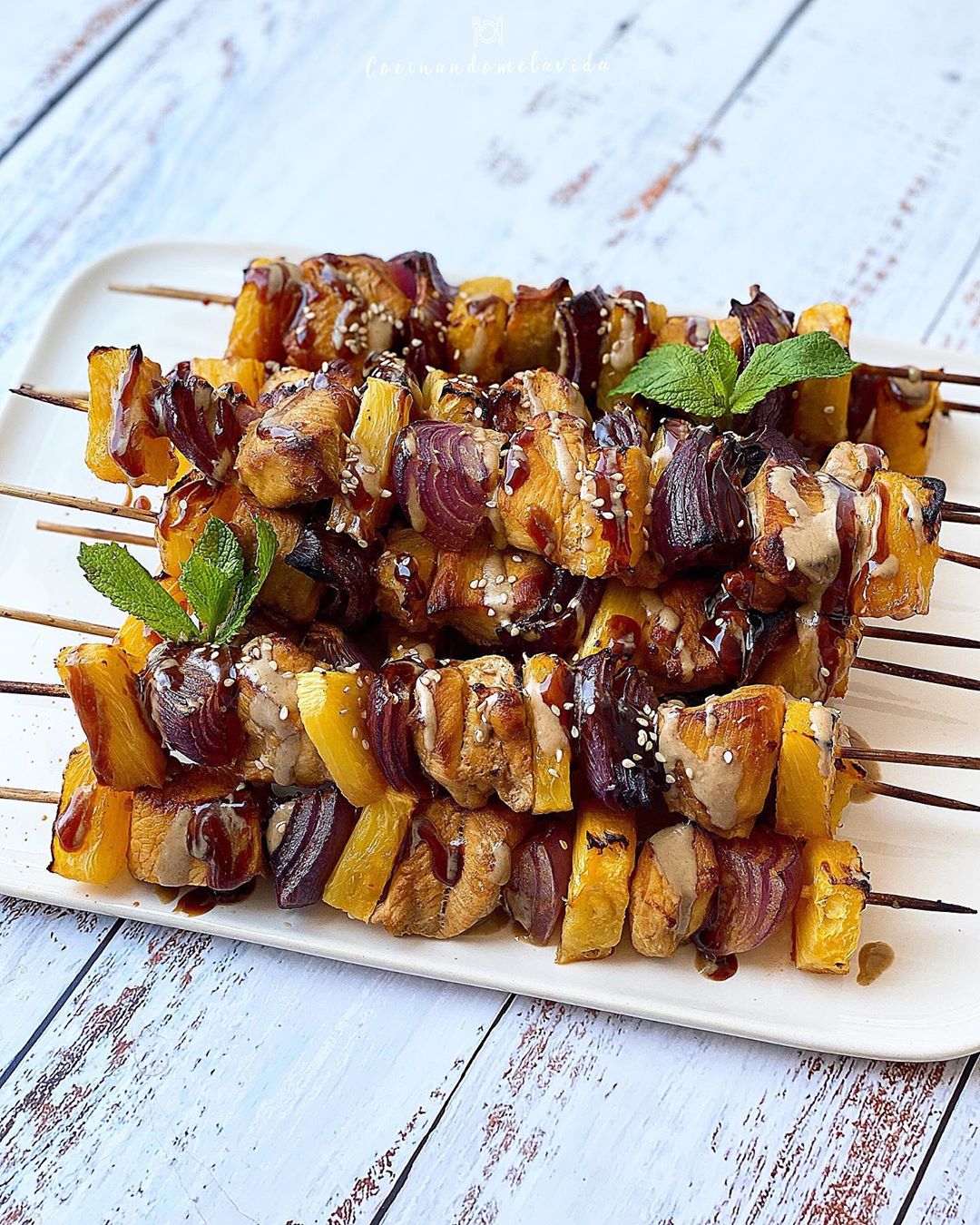 BROCHETAS DE POLLO Y PIÑA BROCHETAS DE POLLO Y PIÑA