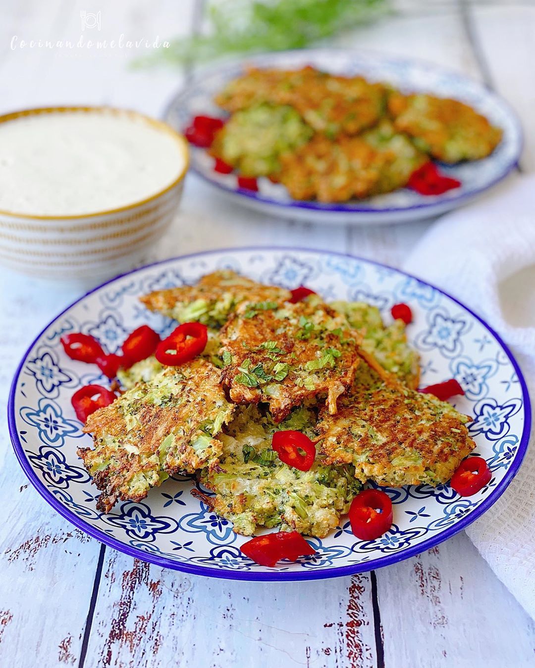 NUGGETS DE BROCOLÍ CON SALSA DE YOGUR Y TAHINI