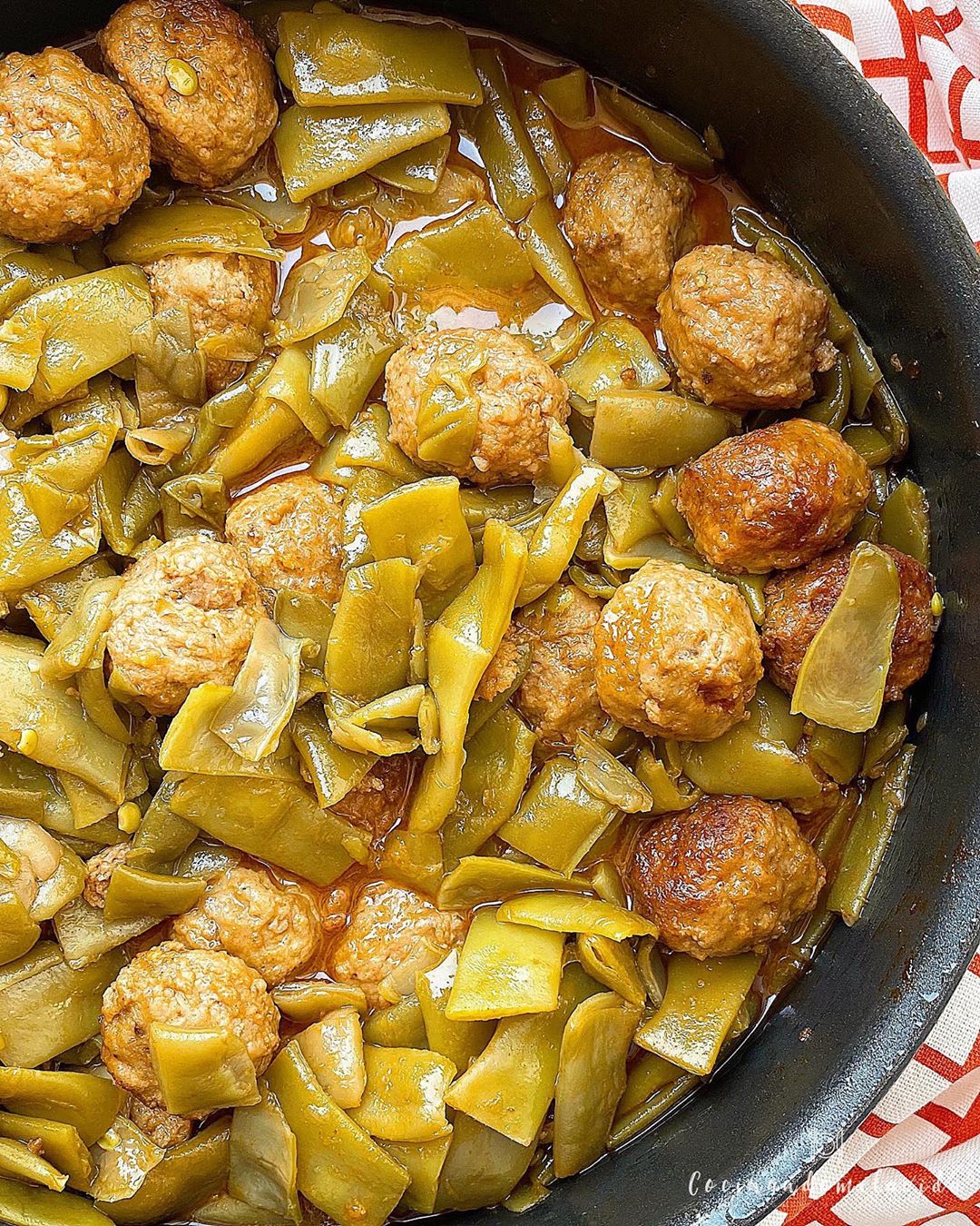 JUDÍAS VERDES CON ALBÓNDIGAS DE TERNERA JUDÍAS VERDES CON ALBÓNDIGAS DE TERNERA