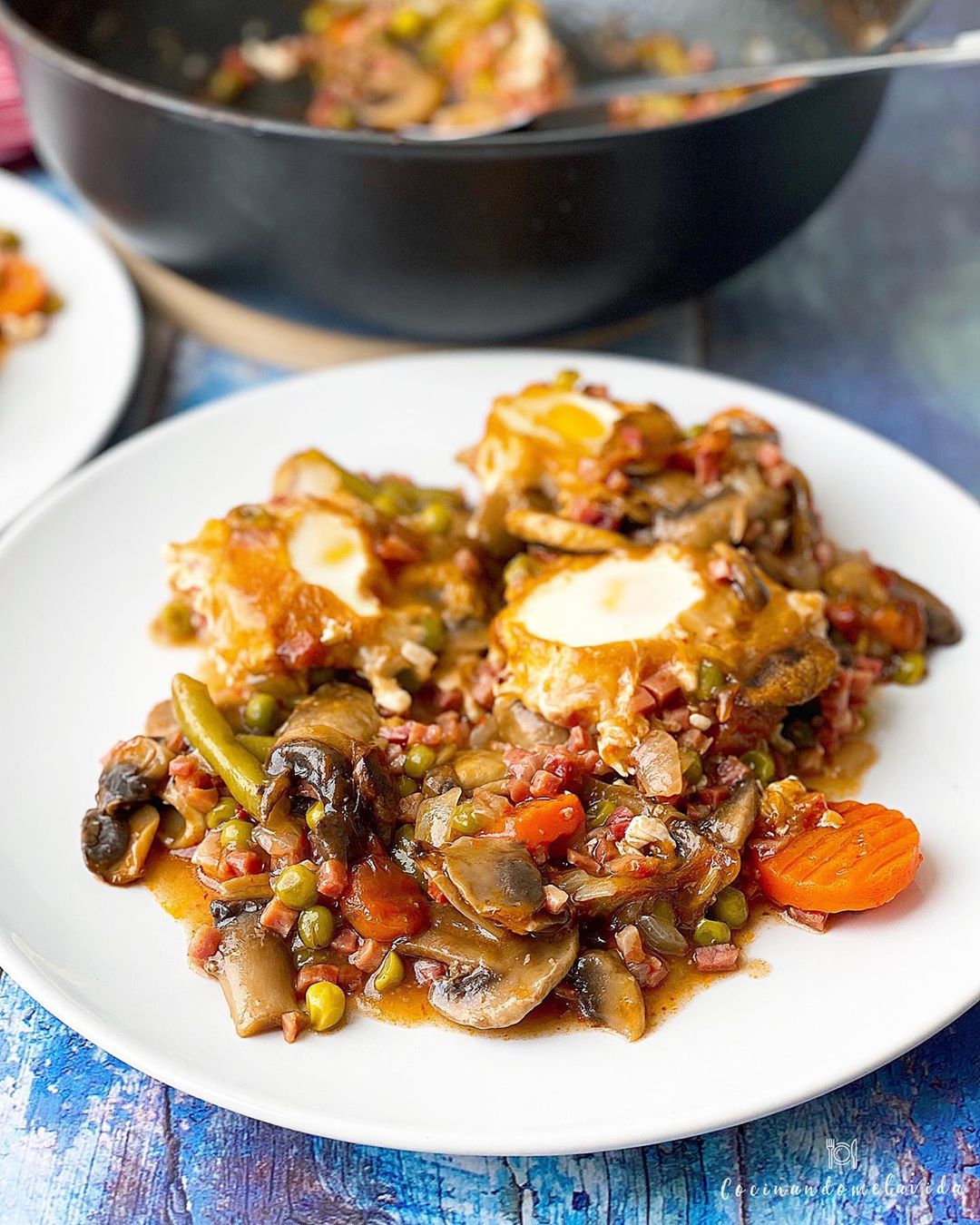 ESTOFADO DE VERDURAS CON JAMÓN Y HUEVOS ESTOFADO DE VERDURAS CON JAMÓN Y HUEVOS