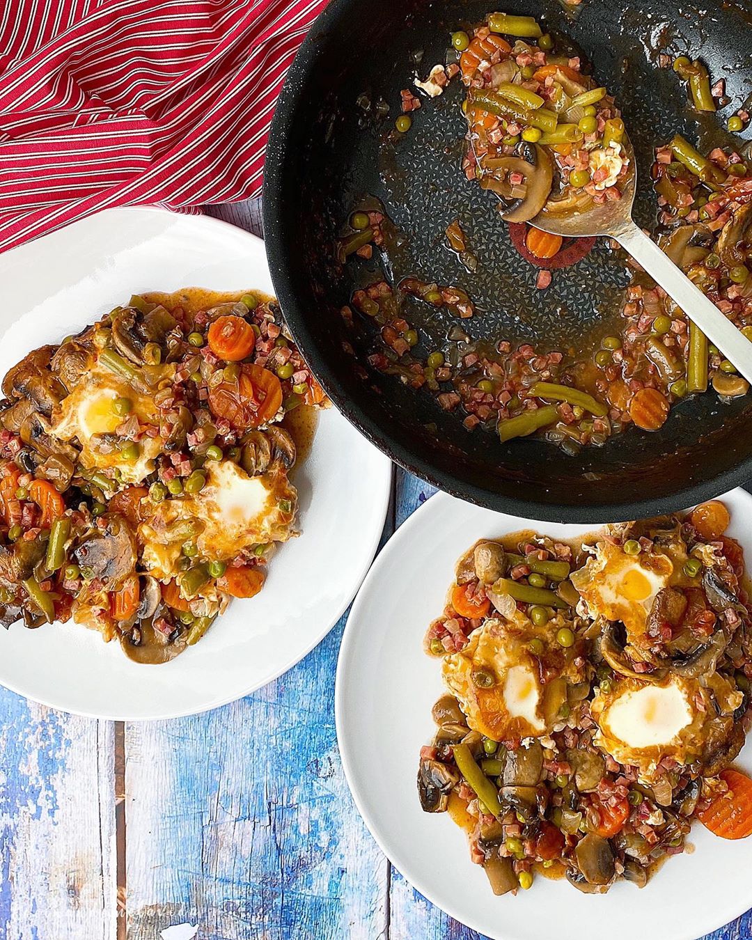 ESTOFADO DE VERDURAS CON JAMÓN Y HUEVOS ESTOFADO DE VERDURAS CON JAMÓN Y HUEVOS