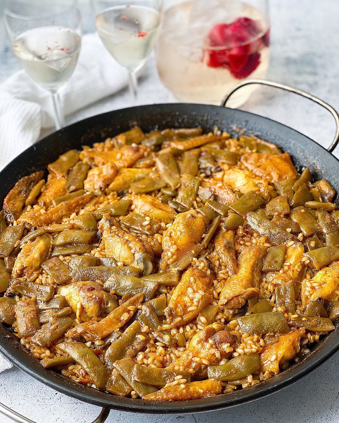 ARROZ CON ALITAS DE POLLO ARROZ CON ALITAS DE POLLO