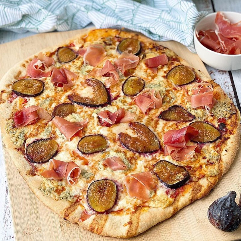 PIZZA CON ROQUEFORT, HIGOS Y JAMÓN