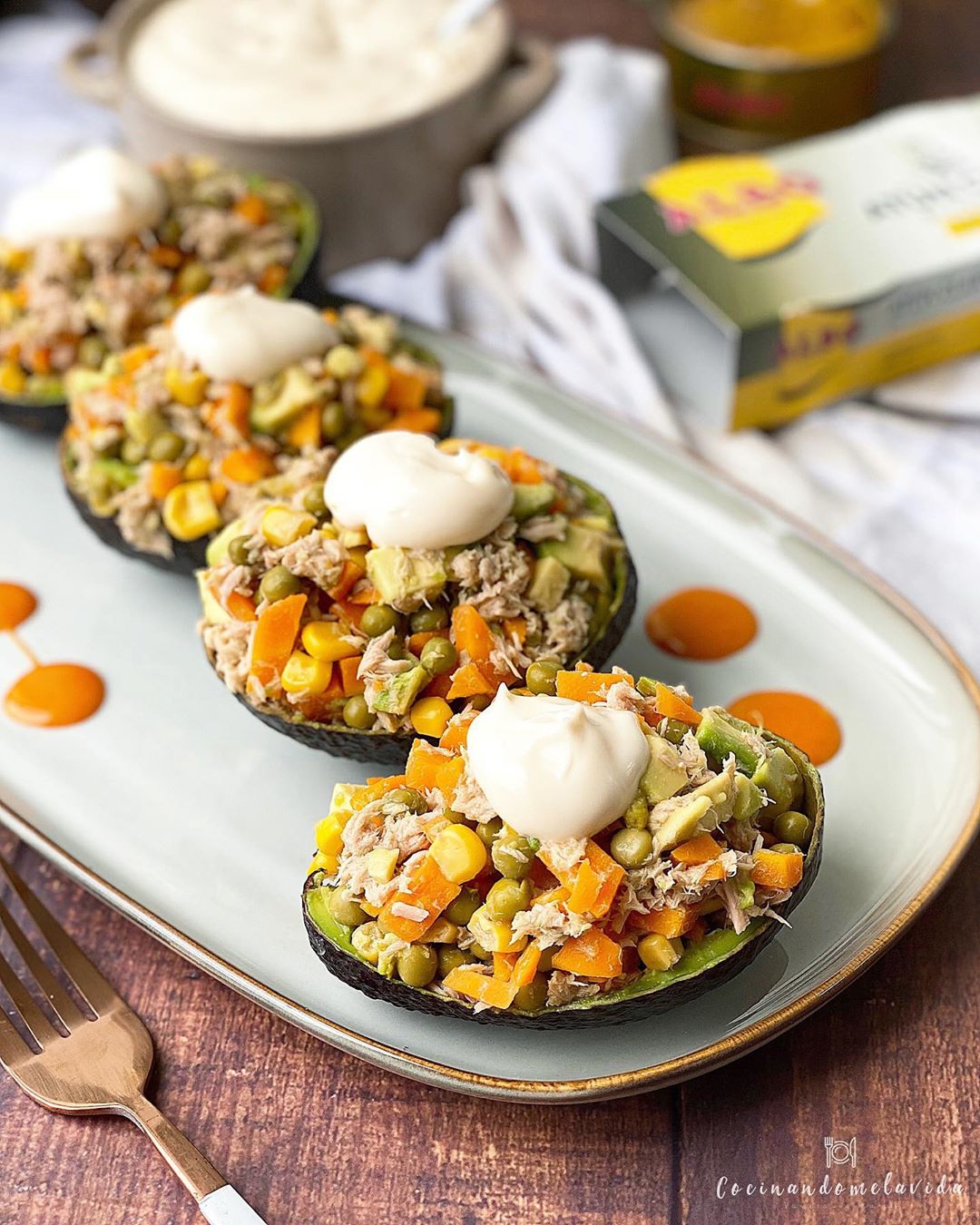 AGUACATES RELLENOS DE ATÚN Y MAYONESA SIN HUEVO