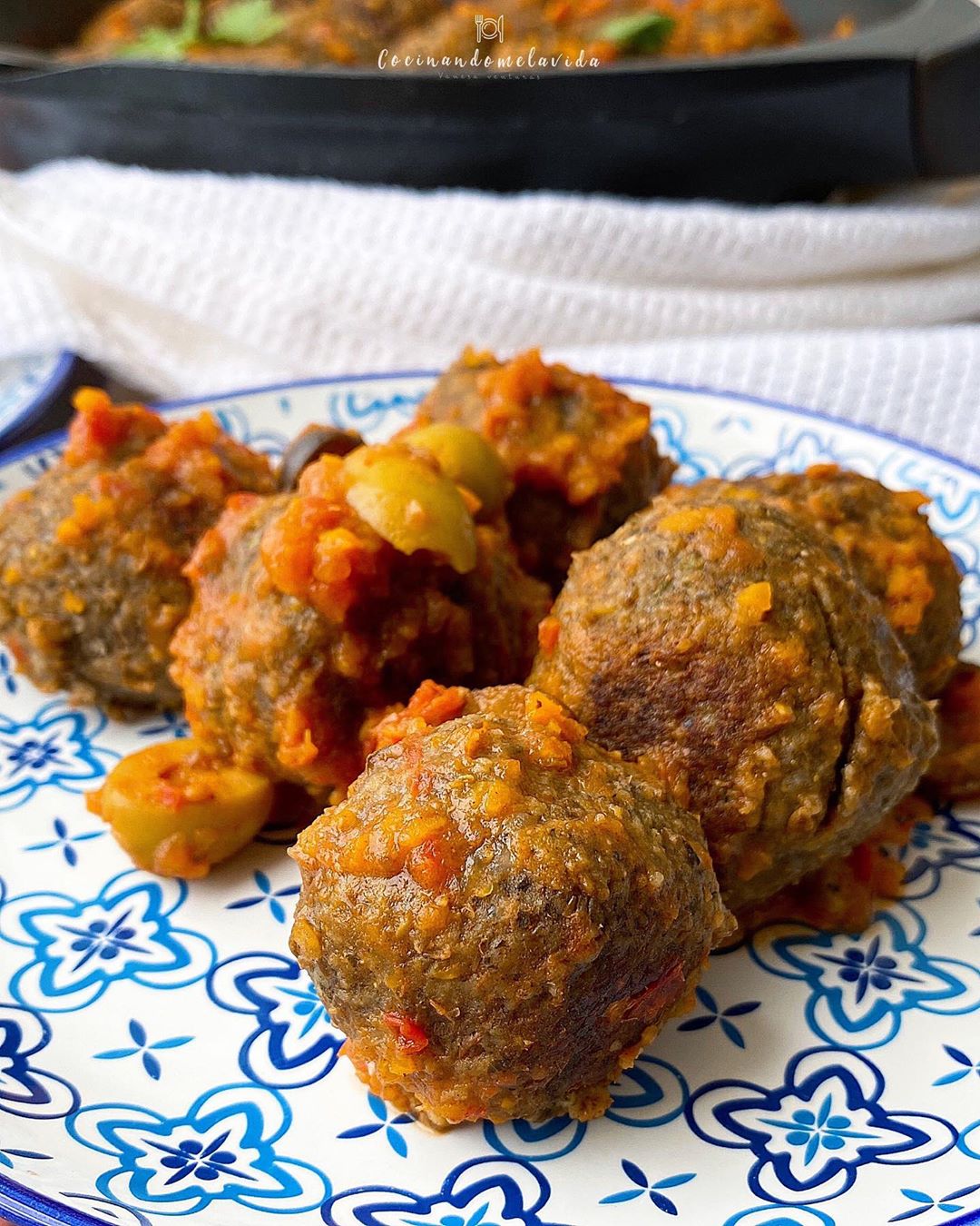 ALBONDIGAS DE LENTEJAS Y CHAMPIÑONES ALBONDIGAS DE LENTEJAS Y CHAMPIÑONES