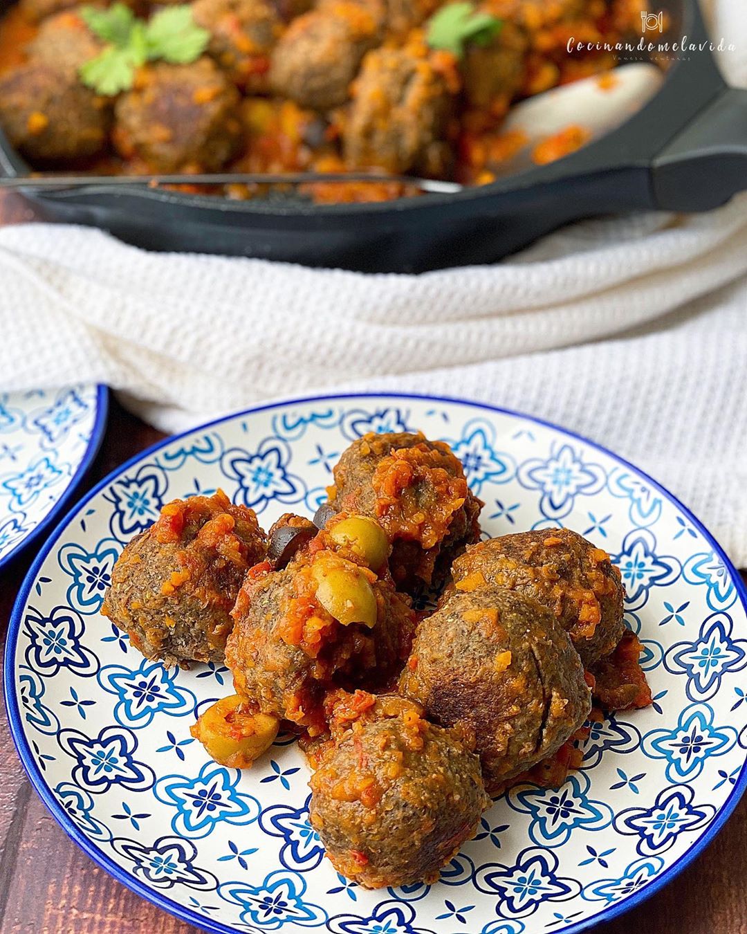 ALBONDIGAS DE LENTEJAS Y CHAMPIÑONES ALBONDIGAS DE LENTEJAS Y CHAMPIÑONES
