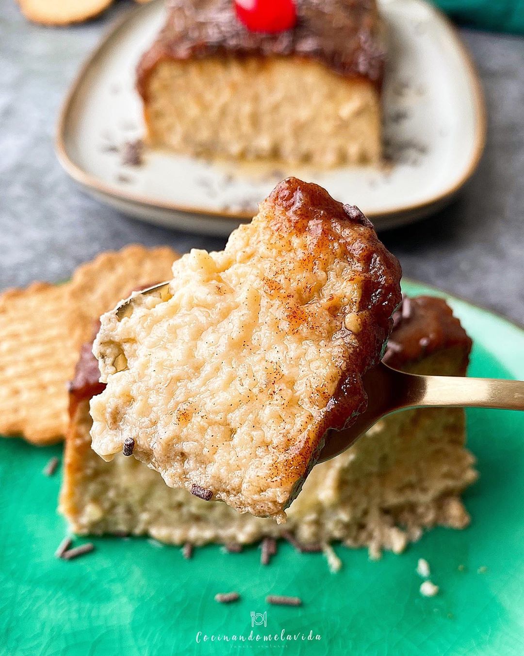 FLAN DE PLÁTANO CON DULCE DE DÁTILES