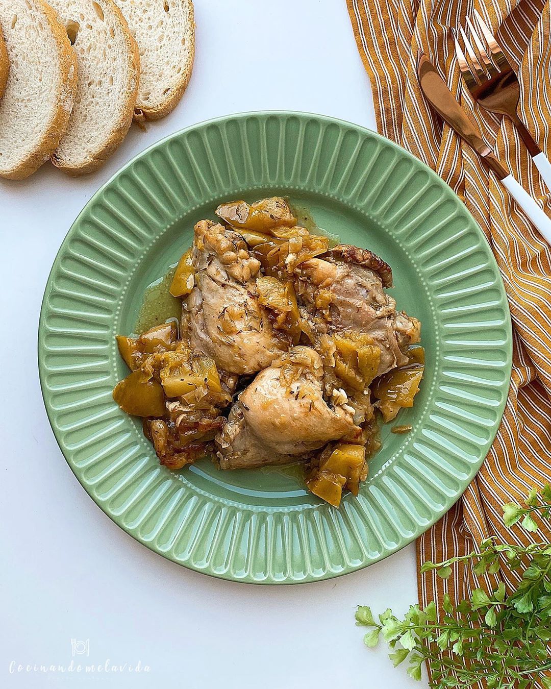 CONTRAMUSLOS DE POLLO CON MANZANA