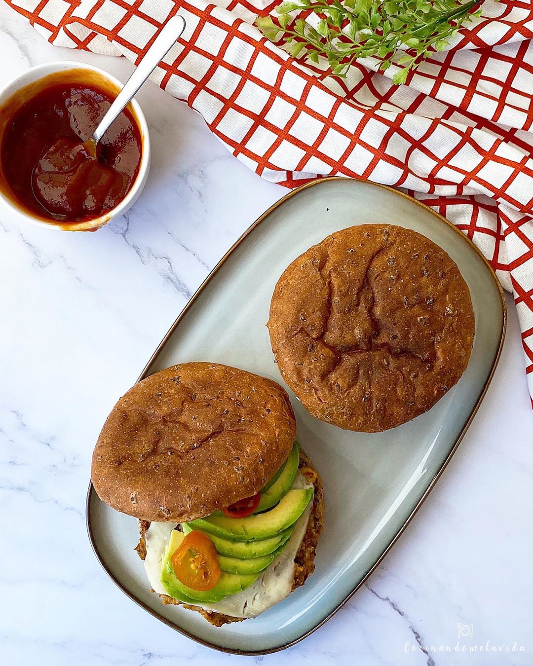 BURGERS DE LENTEJAS Y ARROZ CON KETCHUP CASERO BURGERS DE LENTEJAS Y ARROZ CON KETCHUP CASERO